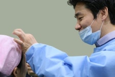 ‘사람이 먼저’… CEO 의사 닥터킨베인 김덕규 원장