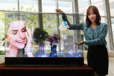 [서울경제TV] 삼성디스플레이, 세계최초 대화면 투명·미러 OLED 공개