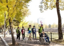 코오롱, 과천 복지기관 이웃들과 가을길 트레킹