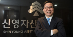 이상진 신영자산운용 대표 20년 간 가치·배당주 노하우 축적···외풍에도 소신 지키며 플러스 수익 올렸죠
