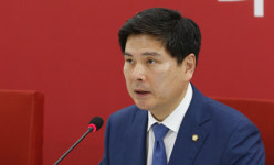 '가족채용' 처리할 與 윤리위원장, 가족채용 논란에 자진 사퇴