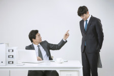 상사의 폭언···하루 종일 혈압에 영향준다