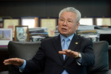 [CEO&스토리] 정성욱 금성백조 회장...장인정신 깃든 아파트 위해 ··· ‘천천히, 그러나 제대로’ 소신 지킬 것”