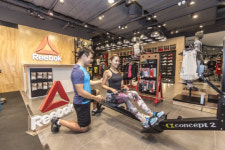 리복, 현대백화점 중동점에 피트니스 허브 매장 오픈