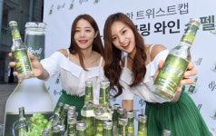 간편하게 마시는 롯데주류는 RTD 스파클링 와인