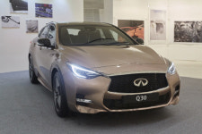 신진 작가 키다리 아저씨로 나선 인피니티