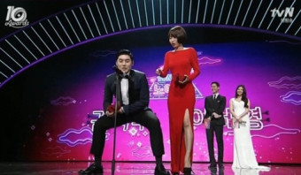 ‘tvN10 어워즈’ 권혁수·이세영, 노예상 수상···“재능 믿어주셔 감사”