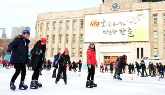 서울시, 촛불집회로 올해 서울광장 스케이트장 휴장