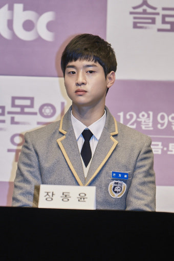 [현장] 편의점 강도잡고 배우 된 장동윤, 데뷔 4개월 만에 '솔로몬의 위증' 주연까지 맡아
