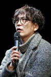 작품소개하는 김태형 연출(연극 베헤모스)
