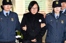 靑 압색·朴 대면·李 구속 동시 진행