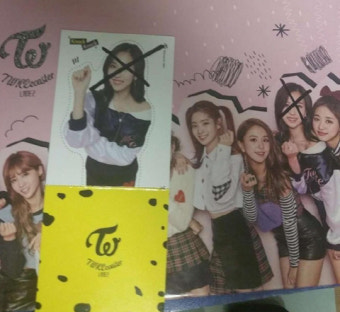 트와이스 미나 열애설에 사진에 X 표시까지? ‘탈덕인증샷’ 소속사 해명에도 논란↑