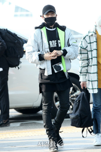 샤이니(SHINee) 종현, 카메라 목에 걸고~ (인천공항 출국)