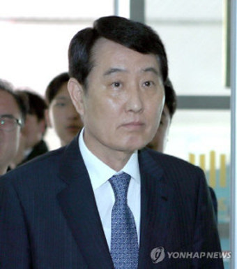 성세환 BNK금융지주회장 구속수감