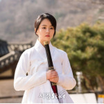 ‘군주’ 김소현, 흰 소복에 장검쥐고 숙연한 표정