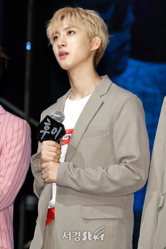 펜타곤 후이, 뭉쳐야 찬다4 촬영 중 코뼈 골절…활동 잠정 중단 - 큐브엔터테인먼트 발표