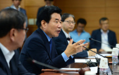 김진표 "성급한 결정 안돼"···