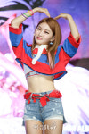 [포토톡] 아이오아이 출신 청하의 반전매력 쇼케이스 무대...발랄 혹은 섹시