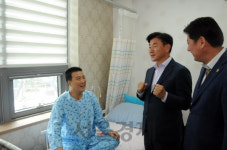 김동근 경기행정2부지사, 부상당한 파주소방서 구급대원 위문