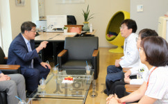 임채운 중진공 이사장, 내일채움공제 가입 현대여성아동병원 방문