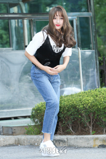드림캐쳐 시연, '아이컨택하며 배꼽인사' (뮤직뱅크 출근길)