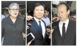법원 나서는 김장자·안봉근·이재만