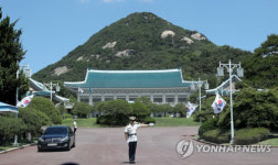 청와대, 전 직원 첫 OT 개최···文대통령, 직원들 관저로 초대