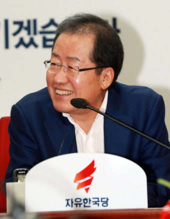 홍준표 ‘경남지사 보선 무산’ 민사책임도 면했다