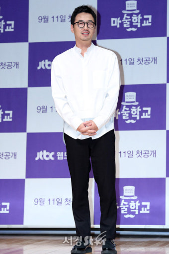 류승수, 다짜고짜 죄송하다로 시작하는 포토타임! (마술학교 제작발표회)