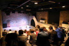 [건축과 도시-아라리오뮤지엄 인 스페이스]검은빛 벽돌···통유리···나지막한 한옥···한국 건축사 품은 공간