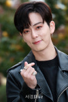 보이프렌드 동현, 심쿵 하트 발사 (더유닛 출근길)