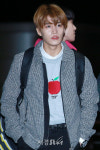 NCT127 태일, 추운날씨에...사과같이 빨간코! (공항 패션)