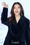김재경, 인사는 해맑게