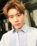 이종석, 갈색 머리로 변신...겨울에도 화사해