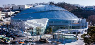 제2의 전성기 맞은 장충체육관...리모델링 후 82만명 다녀가
