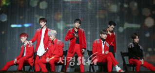 레인즈, 감성에 젖은 무대