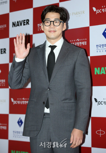 윤계상, '수염 깎고 멀끔해진 장첸' (제9회 올해의 영화상)