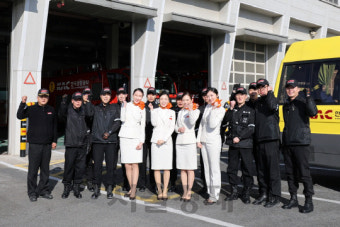 제주항공 승무원, 설 앞두고 김포공항 소방구조대 방문