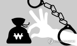 목욕탕 탈의실서 가방 훔치고 길에서 주웠다 허위 신고 들통