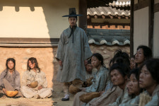 밥주걱으로 뺨 맞는 ‘흥부’? ...영화 속 고전소설 ‘흥부전’을 찾아라