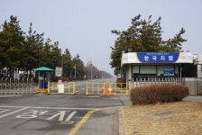 한국GM 군산공장 비정규직 200명, 달랑 문자로 ‘일방 해고’