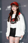 아이유, 여심까지 저격하는 귀요미