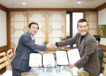 충주 아트로봇테마파크 오는 9월 문연다