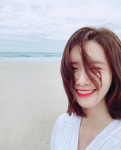 효리네 민박2 윤아, 백사장 배경으로 환한 미소 안구정화 되네