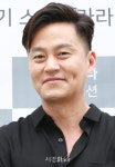 이서진, 머리 2대 8로 시원하게 넘기고
