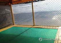 키즈카페 트램펄린서 놀다 팔 골절된 7살 아이···누구 책임?