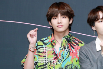 방탄소년단(BTS) 뷔, '안구 정화시켜주는 눈맞춤' (기자간담회)