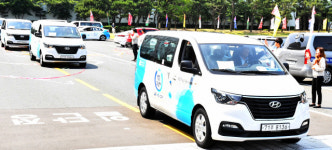 현대자동차 노사, 복지단체에 ‘행복드림카’ 전달