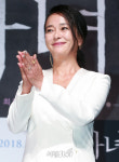 조민수, 화려한 손톱과 반지 (마녀 제작보고회)