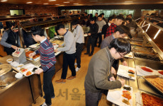 회사 근처 식당 오가다 다쳐도 산업재해 인정